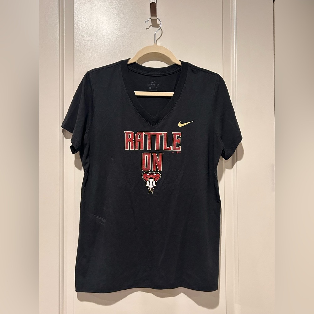 Nike MLB Arizona Diamondbacks ‘Rattle On' V-Neck T-Shirt